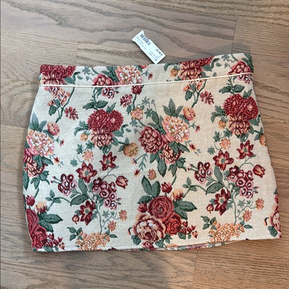 Floral Patterned Skirt - Picture 1 of 4